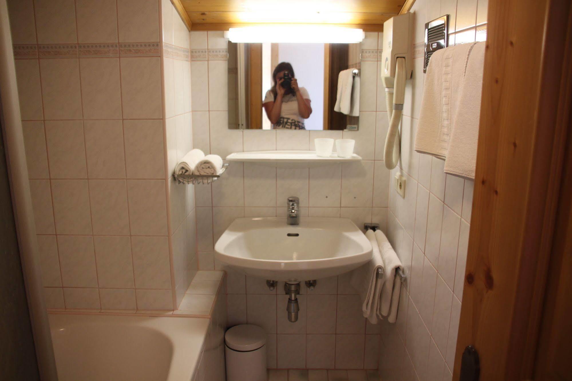 Haus Katharina, Summercard Included Kaprun Dış mekan fotoğraf