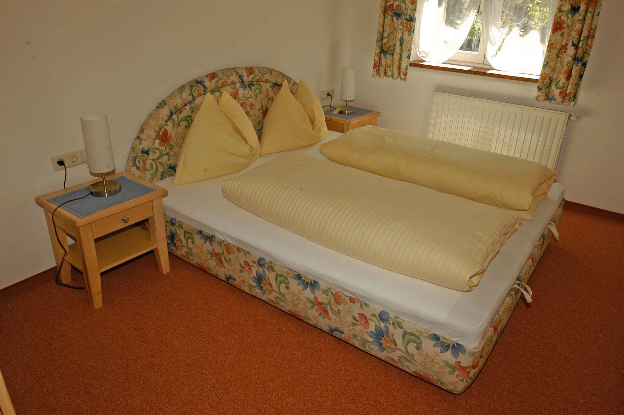 Haus Katharina, Summercard Included Kaprun Dış mekan fotoğraf
